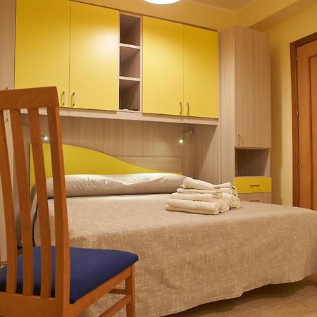 B&B Mary Grace Rossano Stazione Bagian luar foto