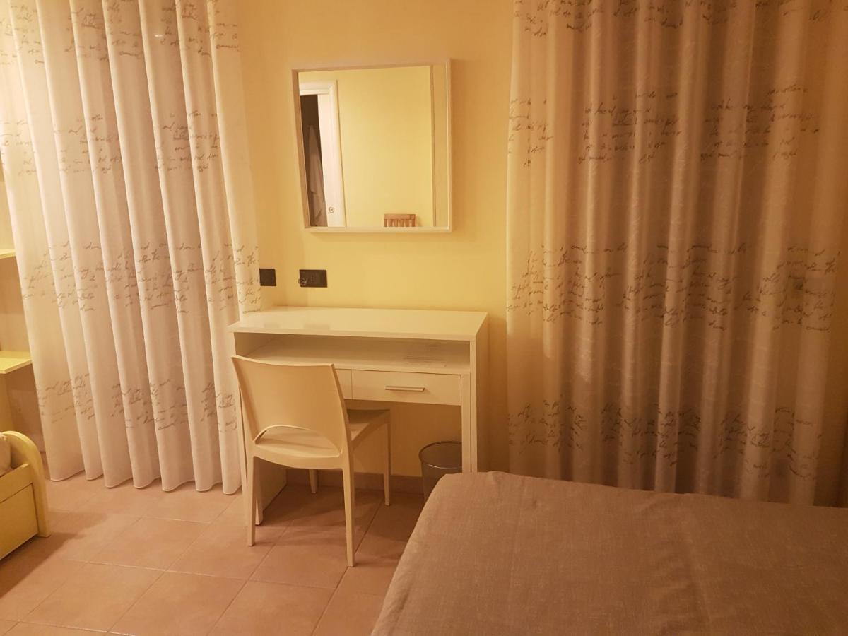 B&B Mary Grace Rossano Stazione Bagian luar foto