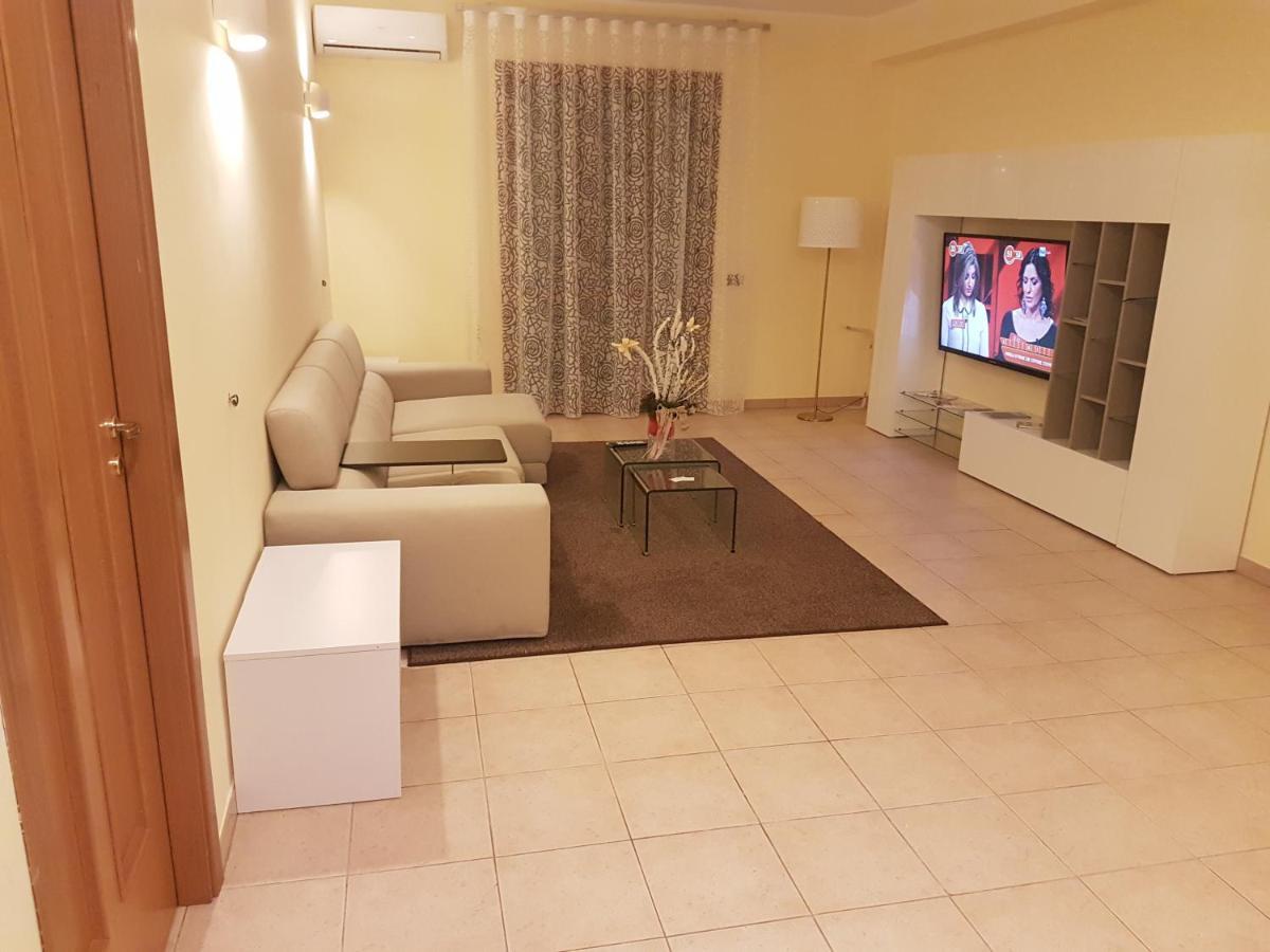 B&B Mary Grace Rossano Stazione Bagian luar foto