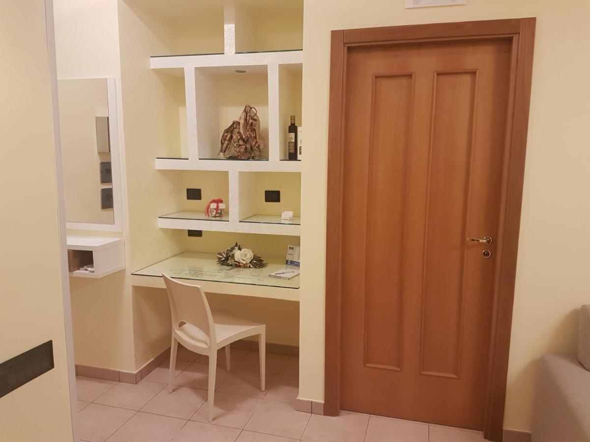 B&B Mary Grace Rossano Stazione Bagian luar foto