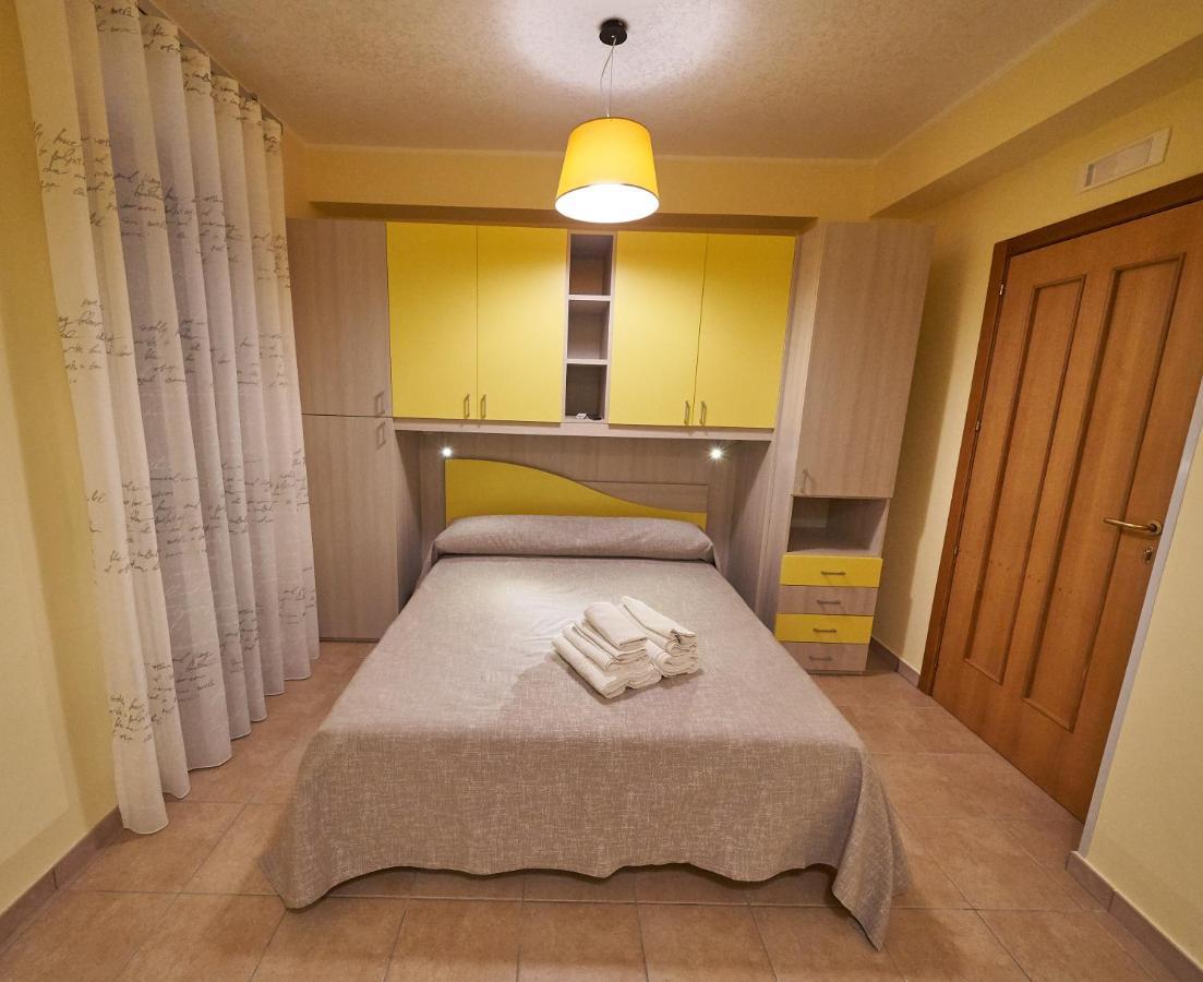B&B Mary Grace Rossano Stazione Bagian luar foto