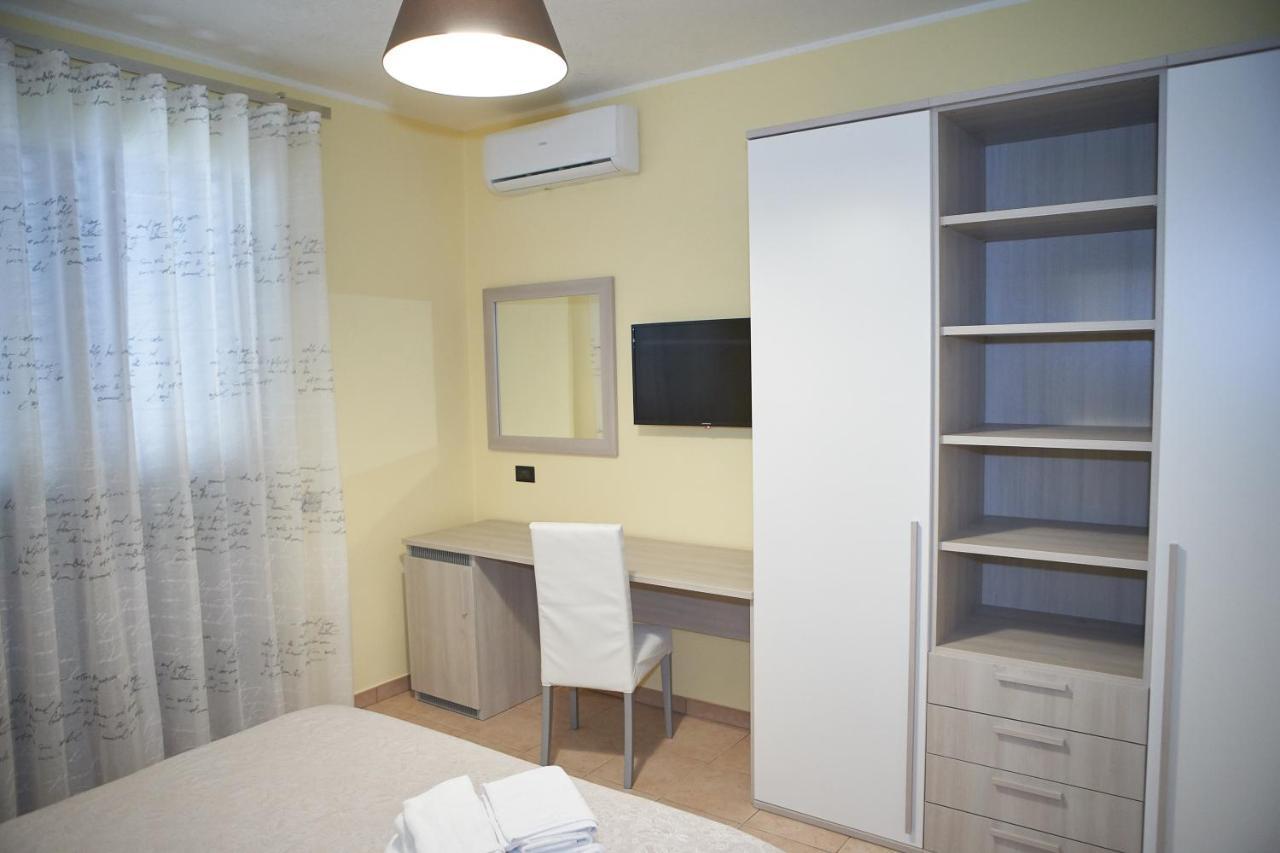 B&B Mary Grace Rossano Stazione Bagian luar foto
