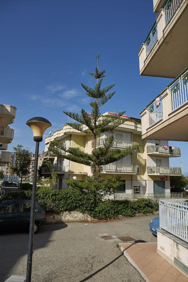 B&B Mary Grace Rossano Stazione Bagian luar foto