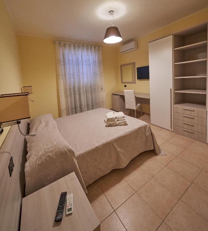 B&B Mary Grace Rossano Stazione Bagian luar foto
