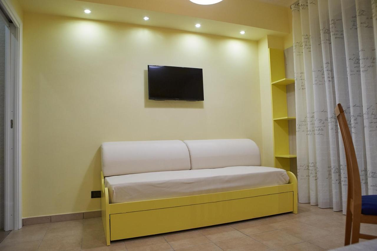 B&B Mary Grace Rossano Stazione Bagian luar foto