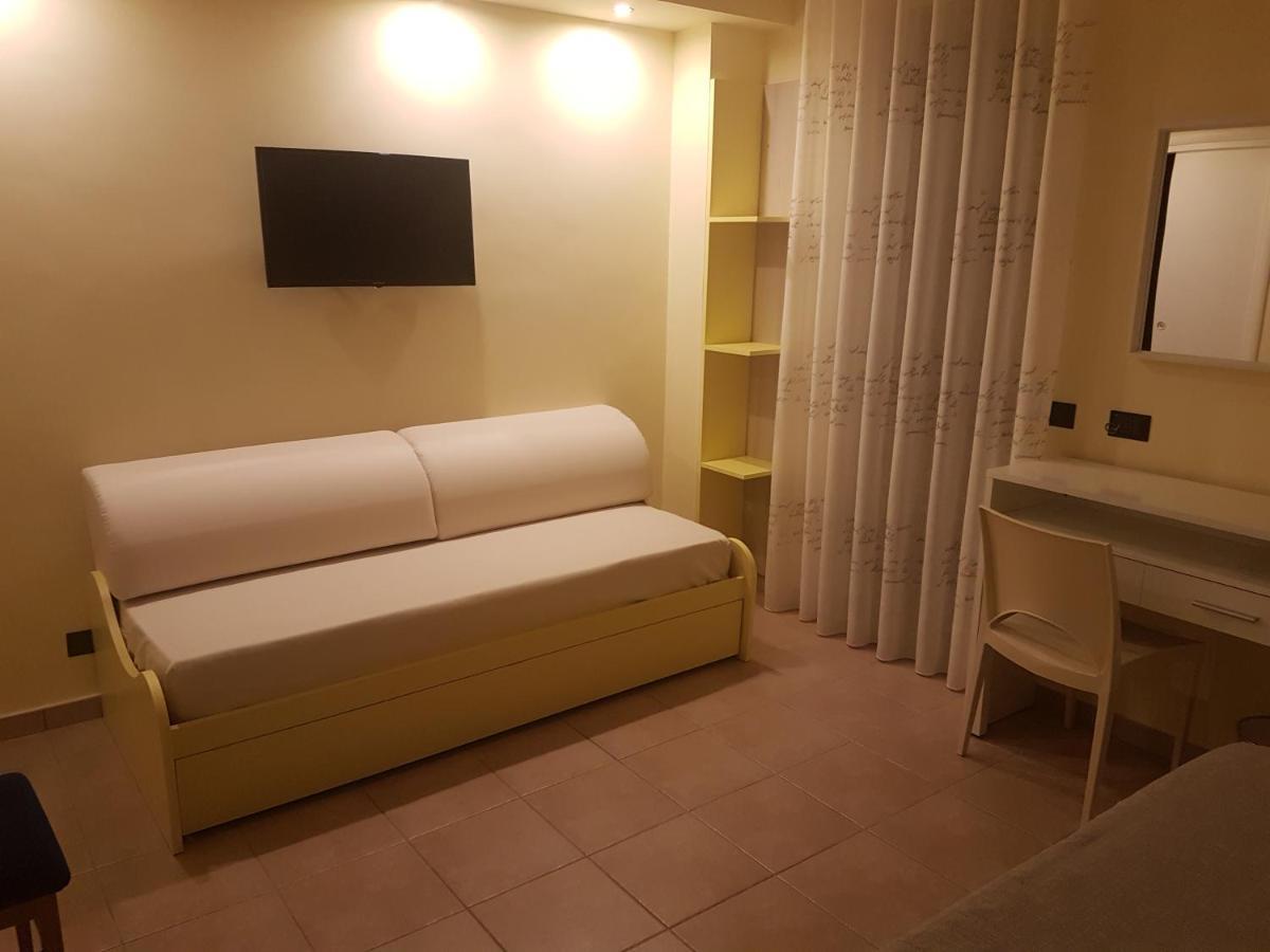 B&B Mary Grace Rossano Stazione Bagian luar foto