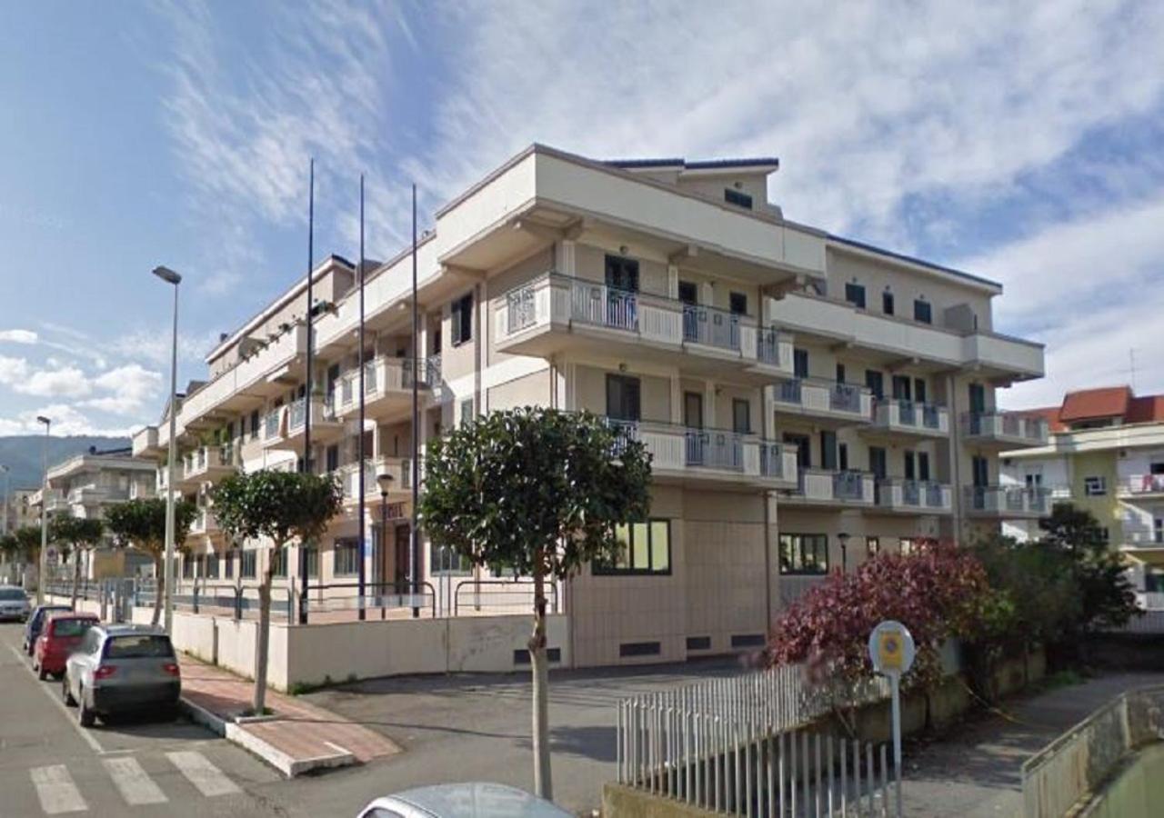 B&B Mary Grace Rossano Stazione Bagian luar foto